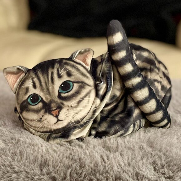 A Purrfect Christmas Gift!  Adorable Life-Like Cat Shaped Makeup Bag!  NWT - Picture 4 of 6